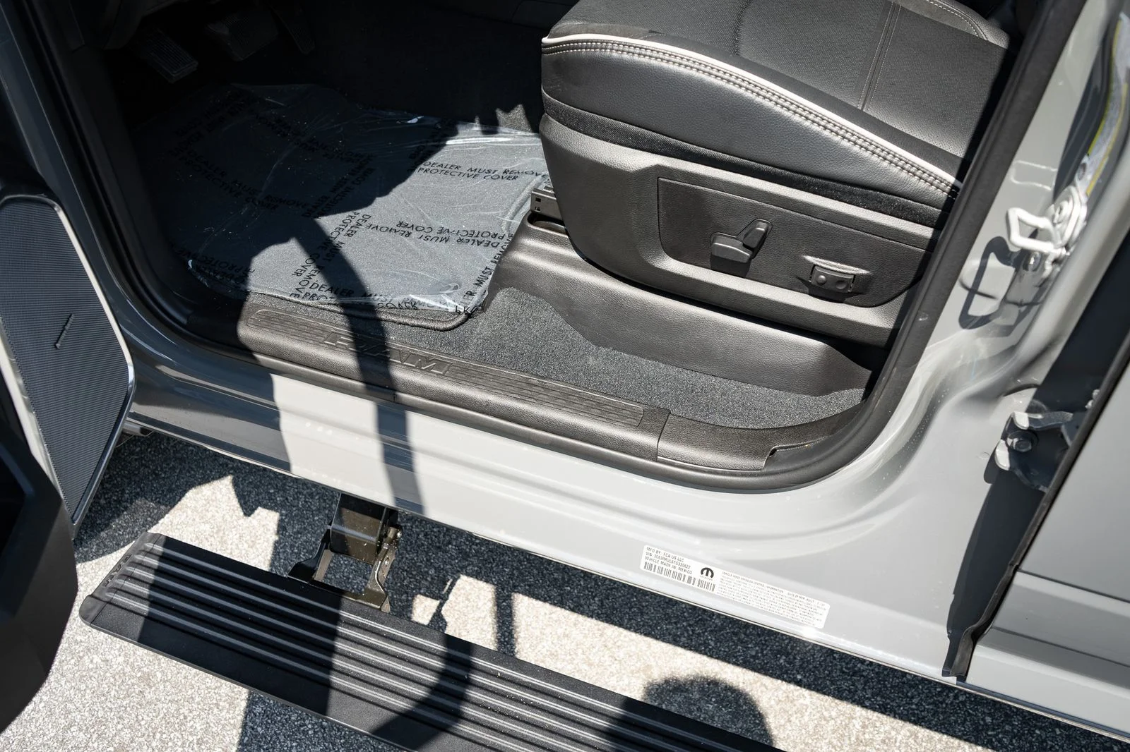 New 2026 Ceramic Gray Clear-Coat Exterior Paint RAM Laramie image 31