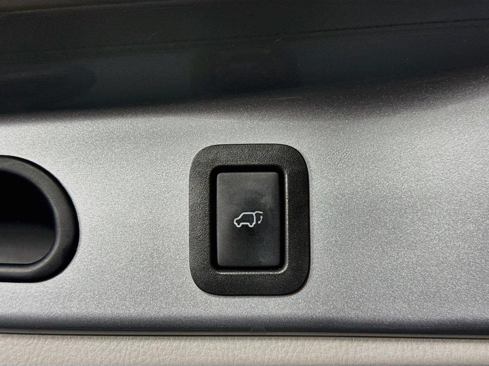 Used 2015 Silver Sky Metallic Toyota Limited image 43