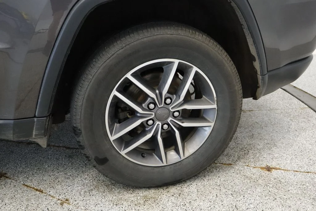 Certified Used 2020 Gray Jeep Limited image 19