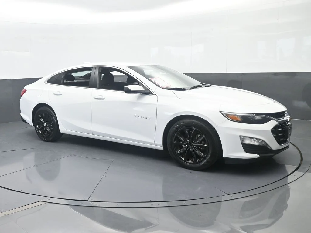 Used 2024 Summit White Chevrolet LT image 7