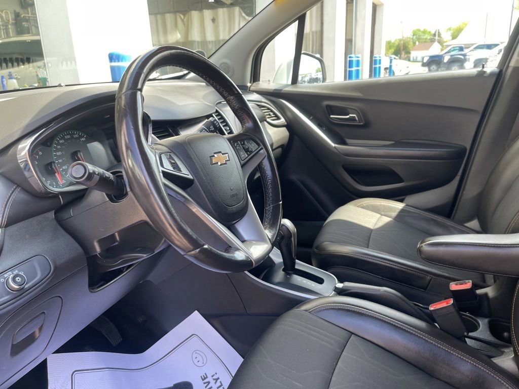 Used 2022 Silver Ice Metallic Chevrolet LT image 12