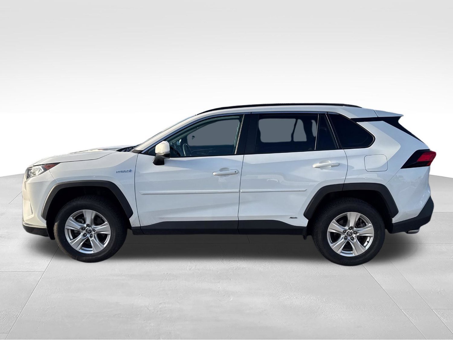 Used 2021 Toyota RAV4 XLE with VIN 2T3RWRFV7MW109263 for sale in Kansas City