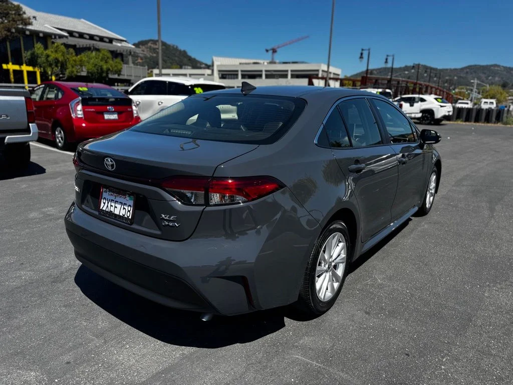 Used 2026  Toyota XLE image 5