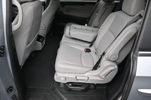 Used 2019 Silver Honda EX-L image 65