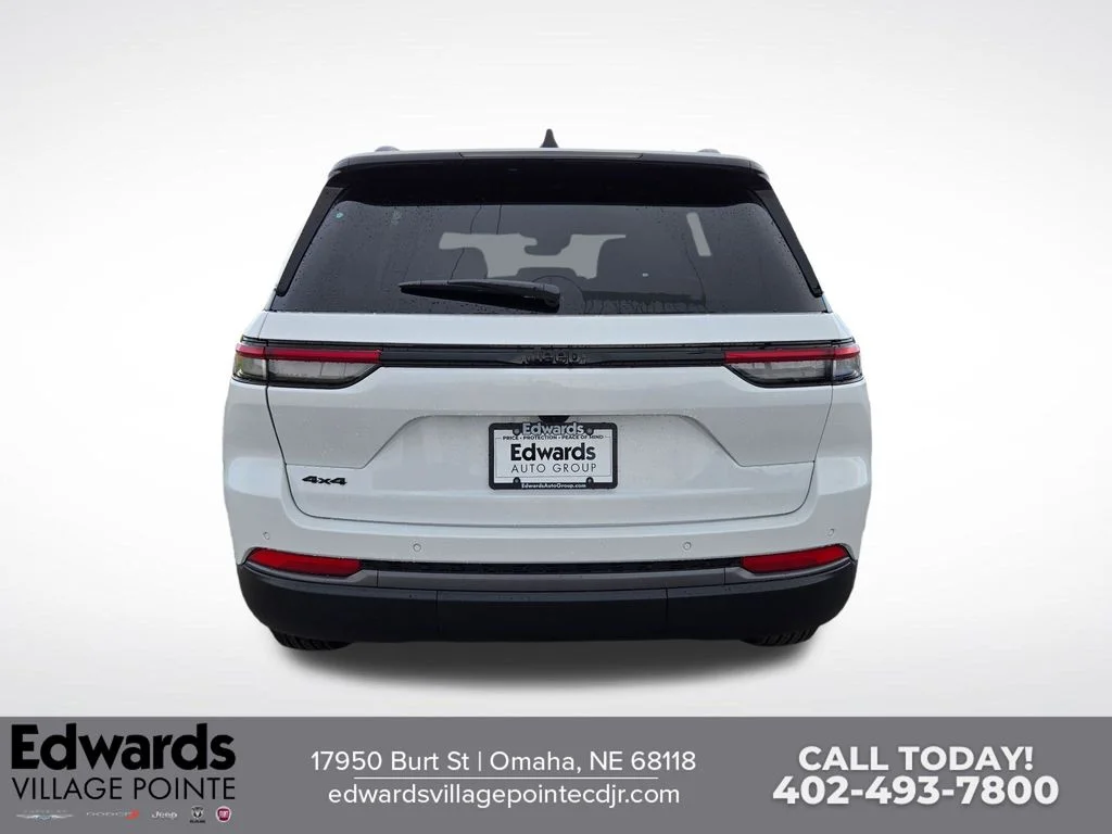 New 2026 Bright White Clear-Coat Exterior Paint Jeep Laredo Altitude image 4