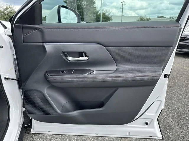 2025 Nissan Kicks SR - Photo 8