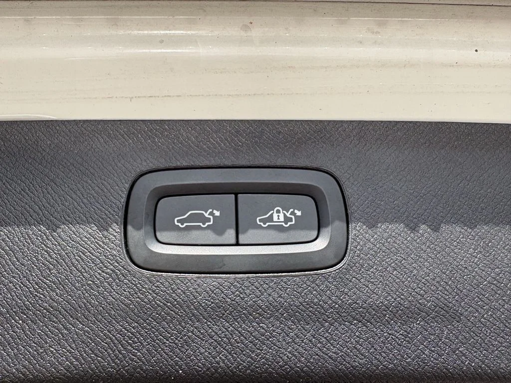 Used 2020 Crystal White Volvo T5 Momentum image 29