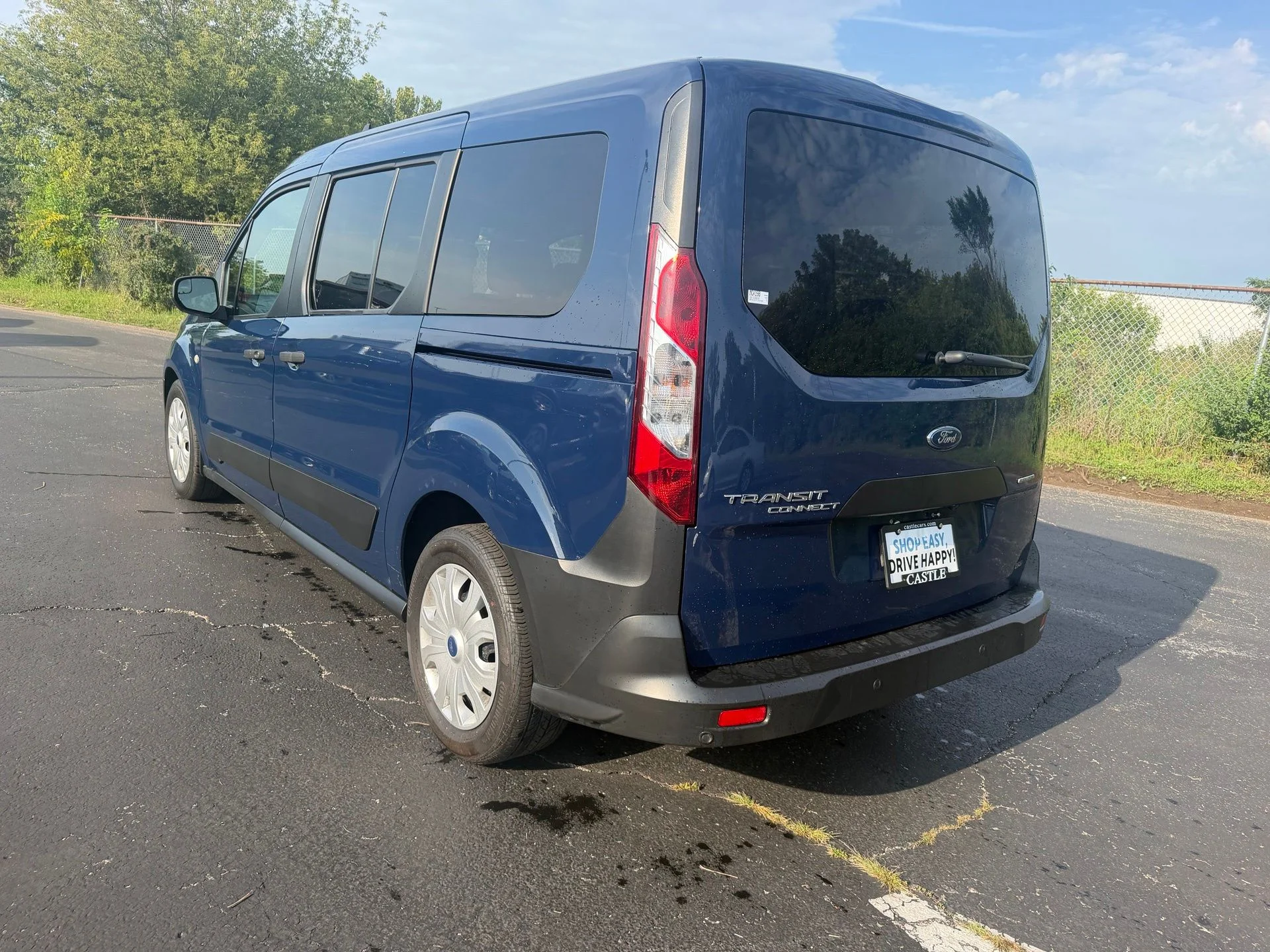 Used 2020 Blue Ford XL image 8