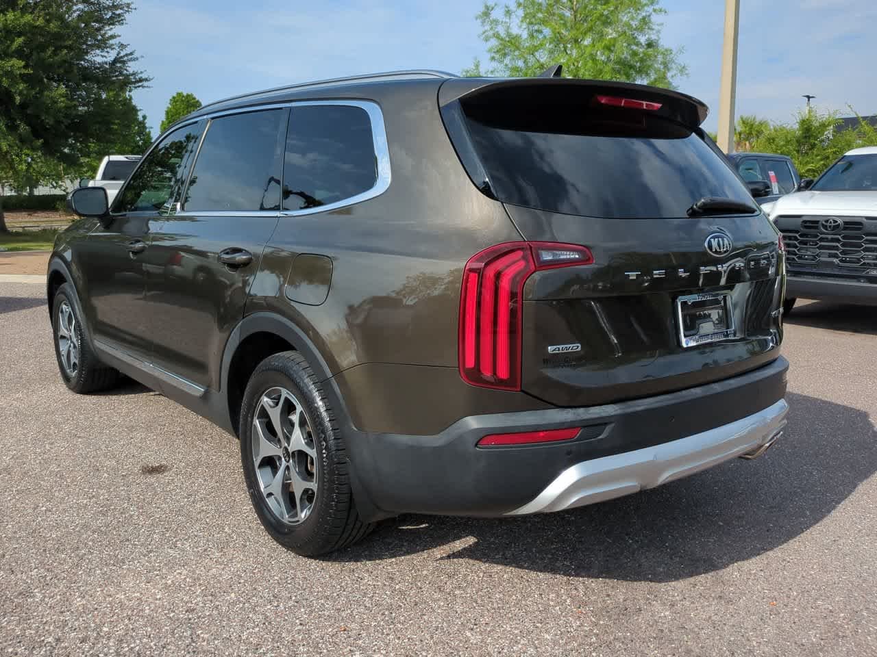 Used 2020 Dark Moss Kia EX image 4