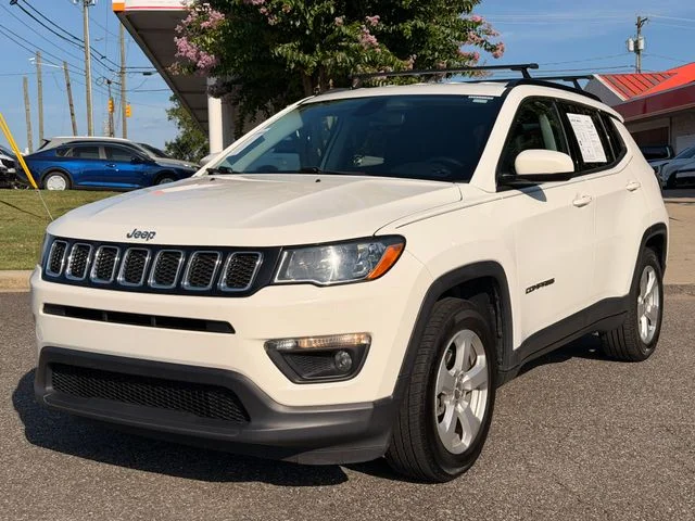 Used 2019 White Jeep Latitude image 9