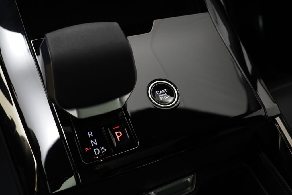 New 2026 Borasco Grey LAND ROVER SE image 13