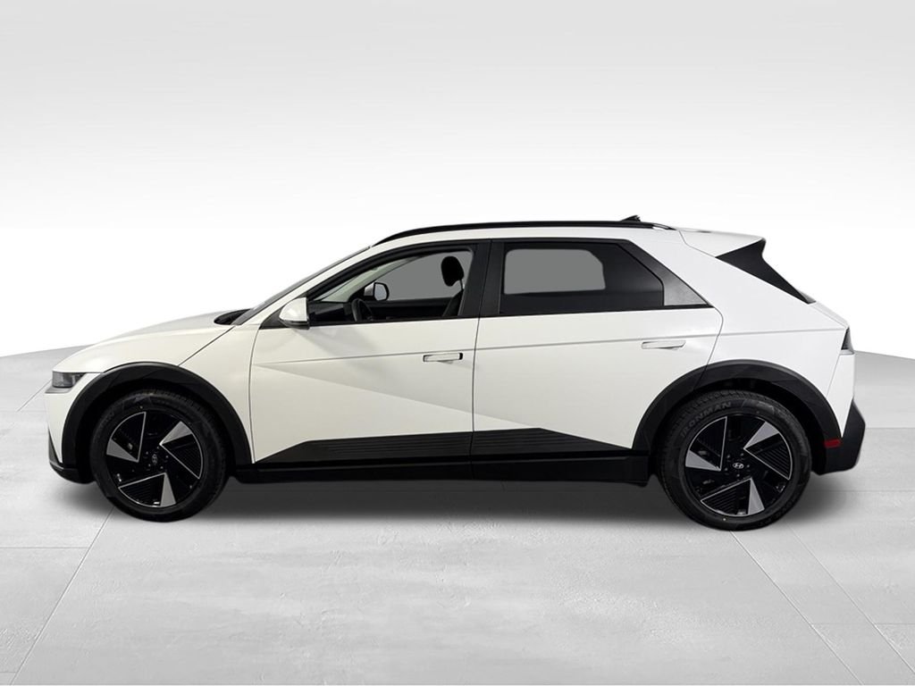 Used 2025 White Hyundai SEL image 9