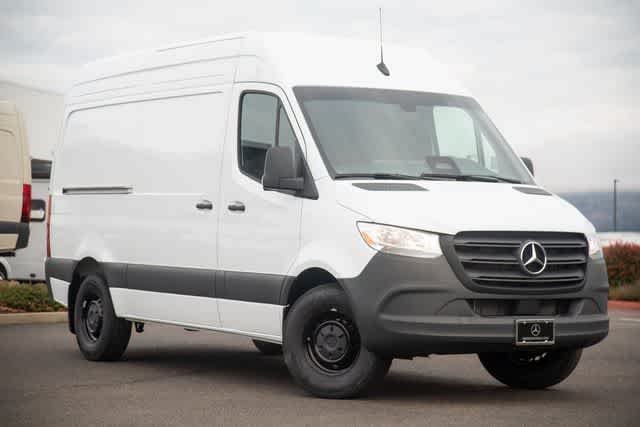 Used 2025 Arctic White Mercedes-Benz  image 3