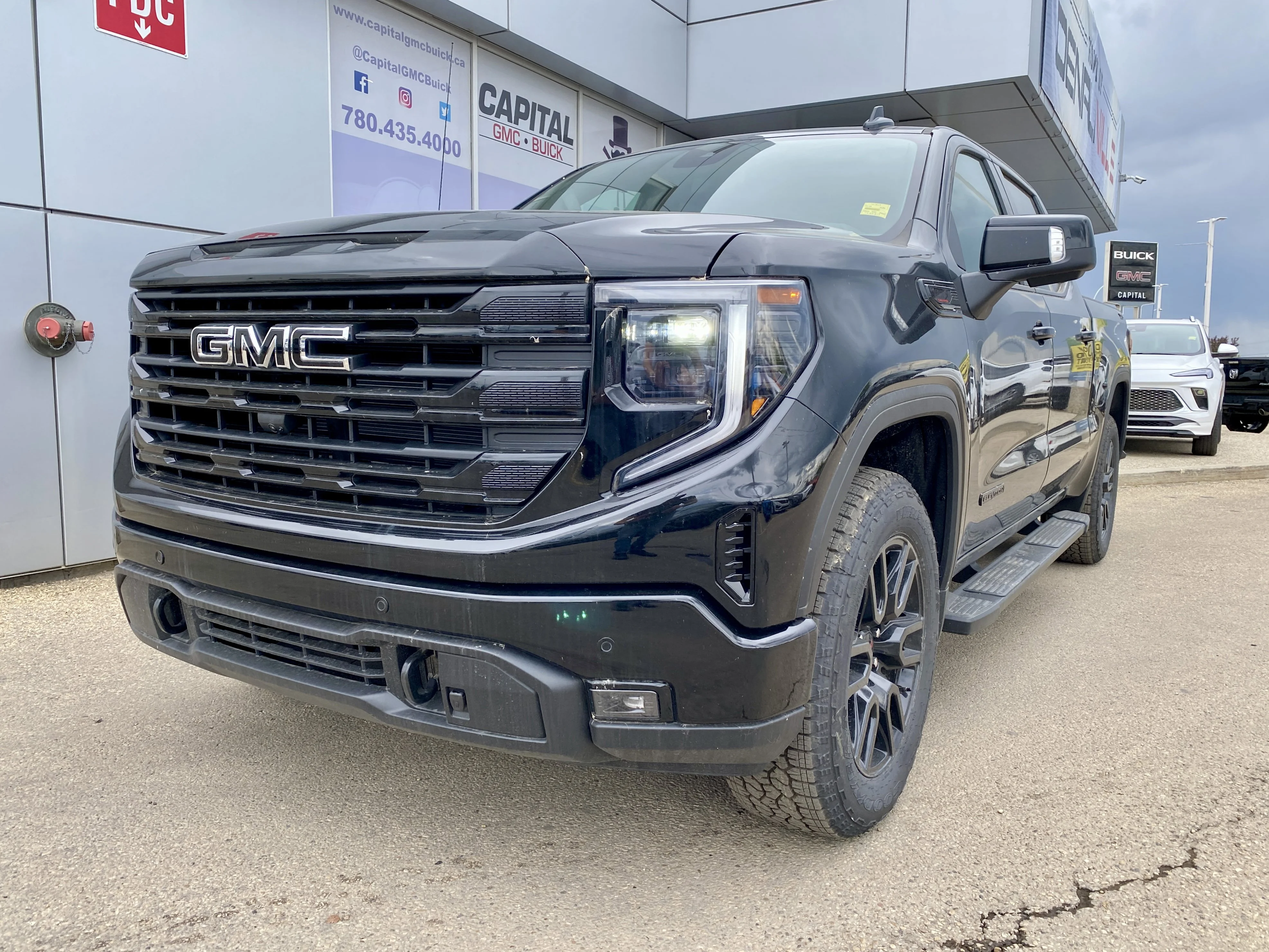 New 2026 ONYX BLACK GMC Elevation image 2