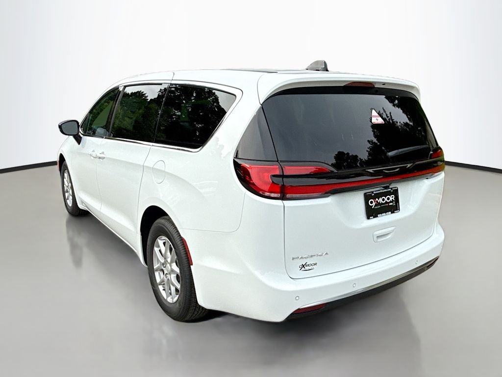 New 2027 Bright White Clear-Coat Exterior Paint Chrysler Select image 6