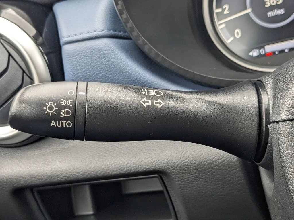 2025 Nissan Versa Sedan SV - Photo 25
