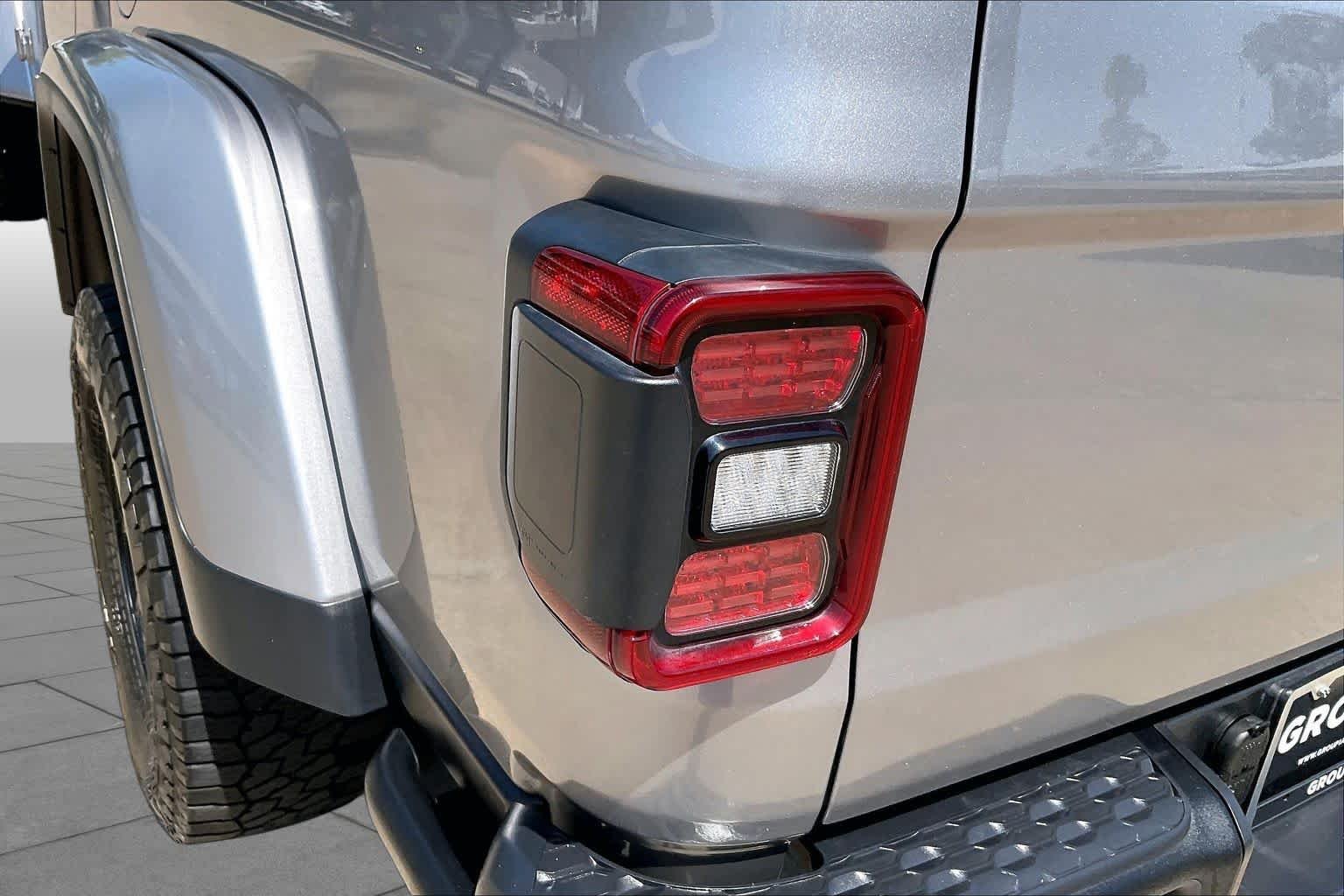 Used 2020 Billet Silver Metallic Clearcoat Jeep Rubicon image 28