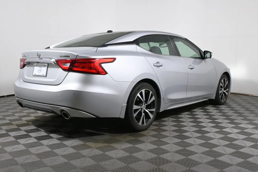 Used 2017 Silver Nissan Platinum image 7