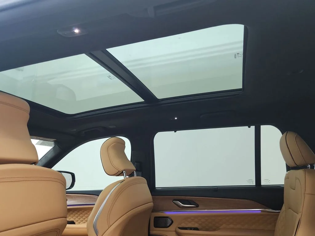 New 2026 Bright White Clear-Coat Exterior Paint Jeep Summit image 29