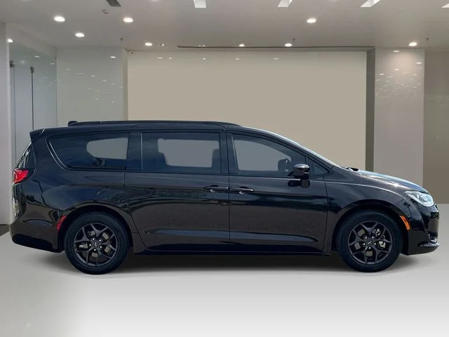 Used 2019 Black Chrysler Touring L Plus image 5