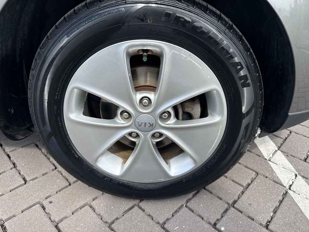 Used 2016 Gray Kia Base image 9