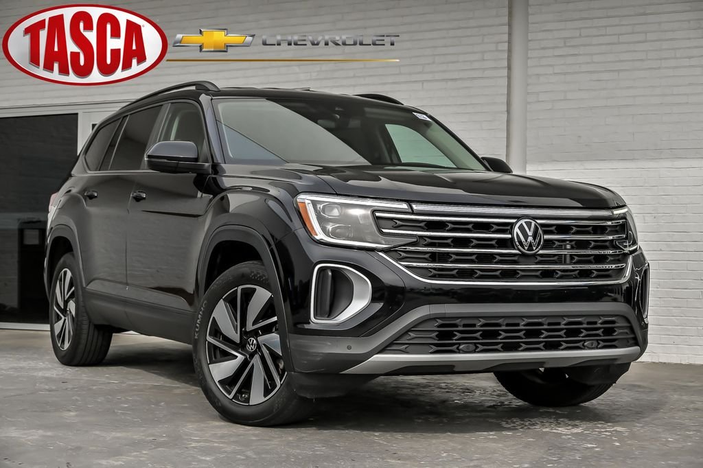 Used 2024  Volkswagen 2.0T SE w/Technology image 1