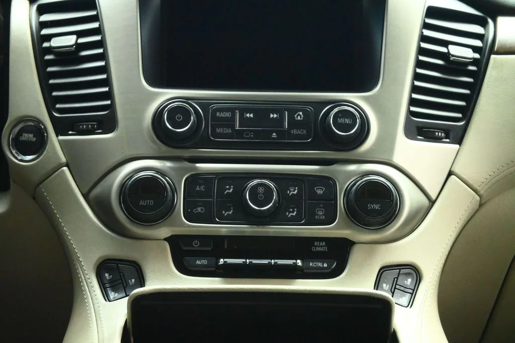 Used 2020 Silver GMC Denali image 39