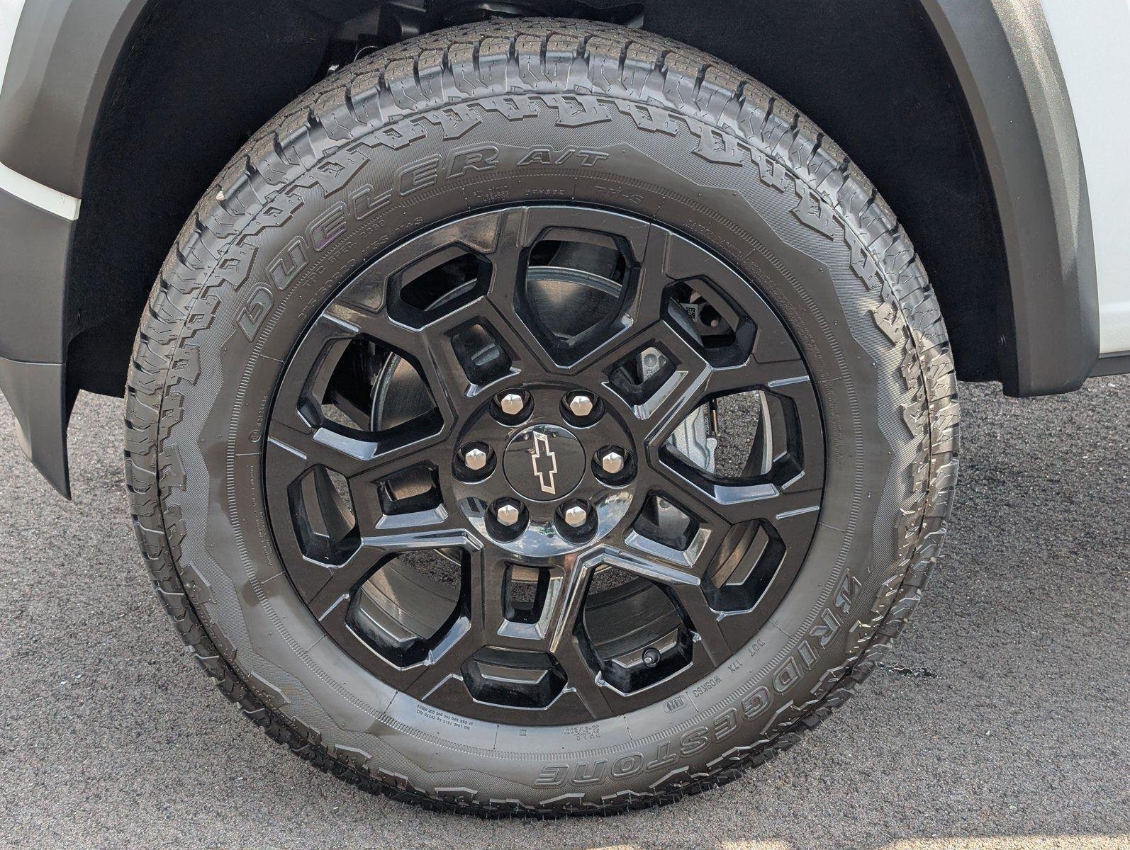 New 2026 Summit White Chevrolet Trail Boss image 9
