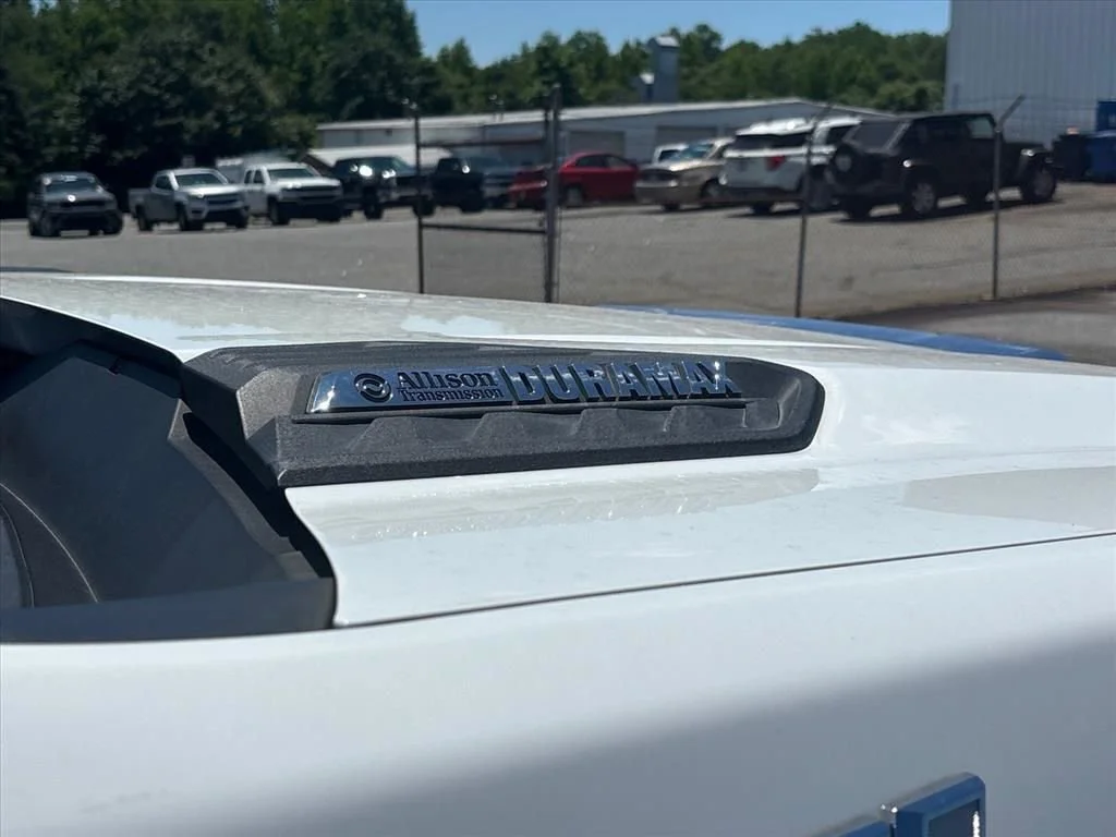 Used 2024 Summit White Chevrolet LT image 9