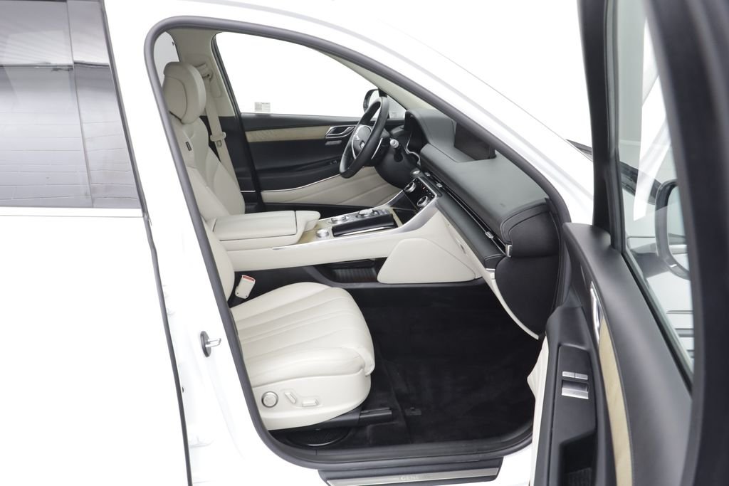Used 2024 White Genesis 2.5T image 20