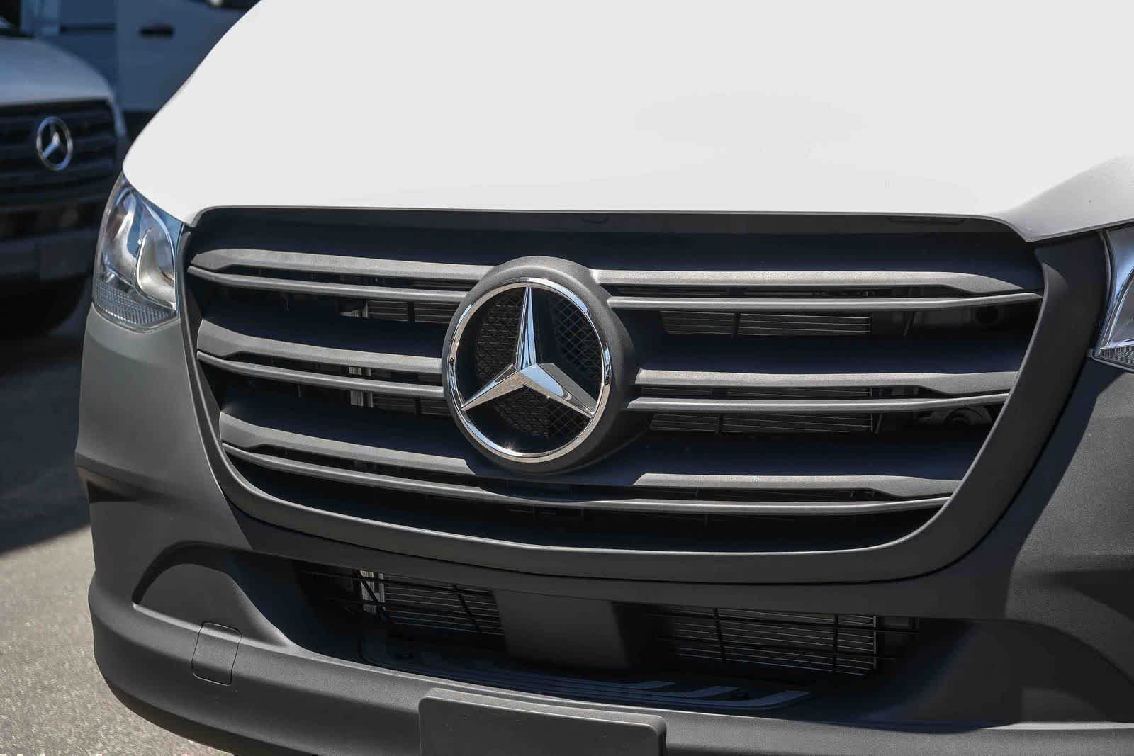 New 2026 Arctic White Mercedes-Benz Cargo 144WB High Roof RWD 2.0L I4 Diesel Turbo SO image 6