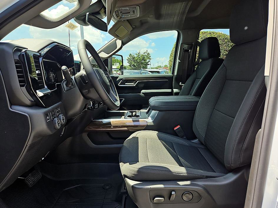 New 2026 Summit White Chevrolet LT image 10