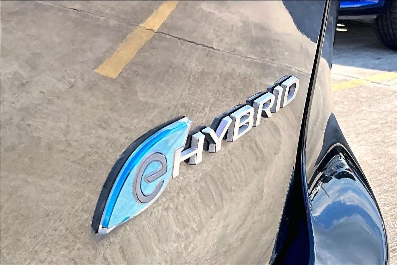 Used 2018 Brilliant Black Crystal Pearlcoat Chrysler Hybrid Touring Plus image 10