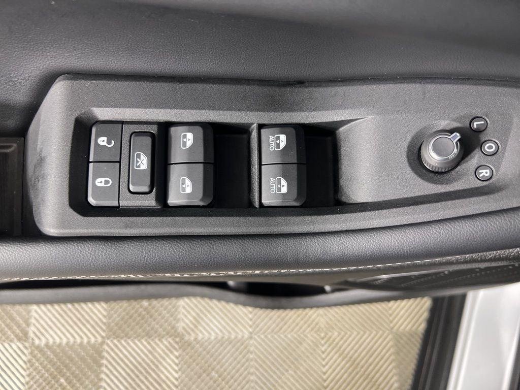 Used 2025 Silver Zynith Jeep Limited image 11