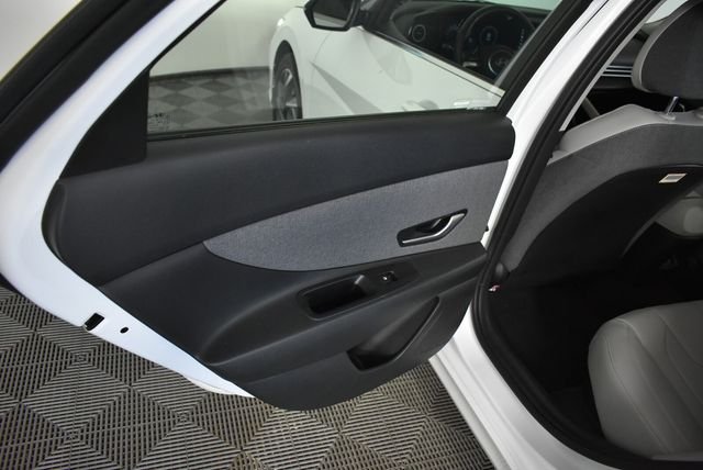 2025 Hyundai Elantra Limited - Photo 24