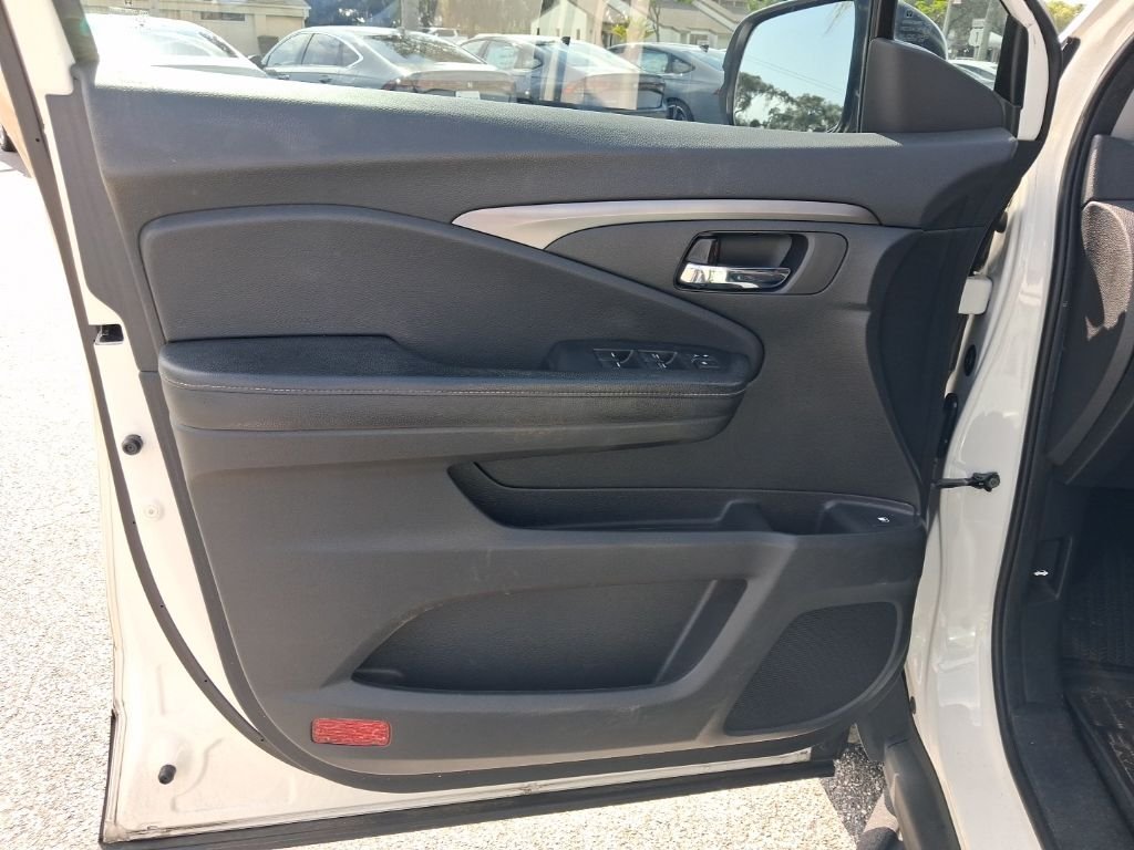 Used 2017 White Honda RTL-T image 20