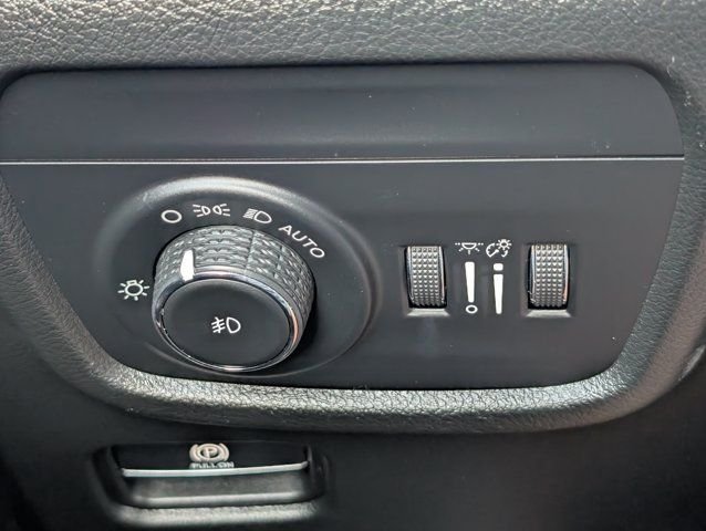 Used 2022 White Jeep Trailhawk image 24
