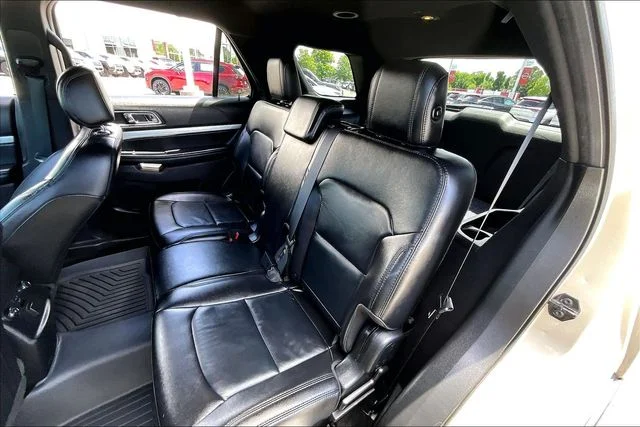 Used 2017 Gold Ford XLT image 19