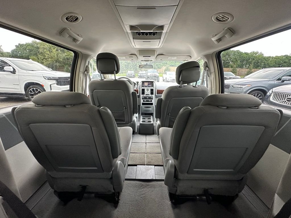 Used 2010 Gold Chrysler Touring image 17