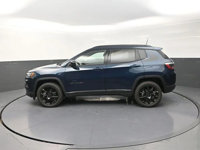 New 2026 Fathom Blue Pearl-Coat Exterior Paint Jeep Latitude image 6