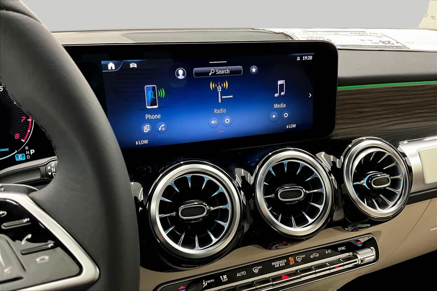 New 2026 Polar White Mercedes-Benz GLB 250 image 6