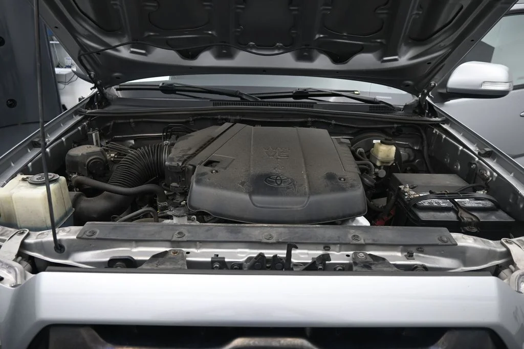 Used 2015 Silver Toyota Base image 16