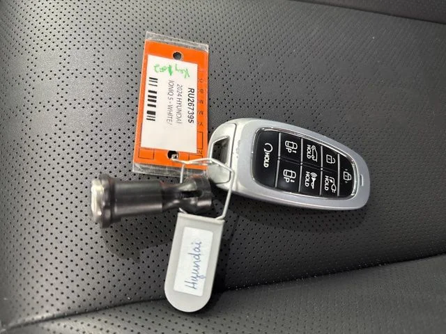 Used 2024 White Hyundai Limited image 29