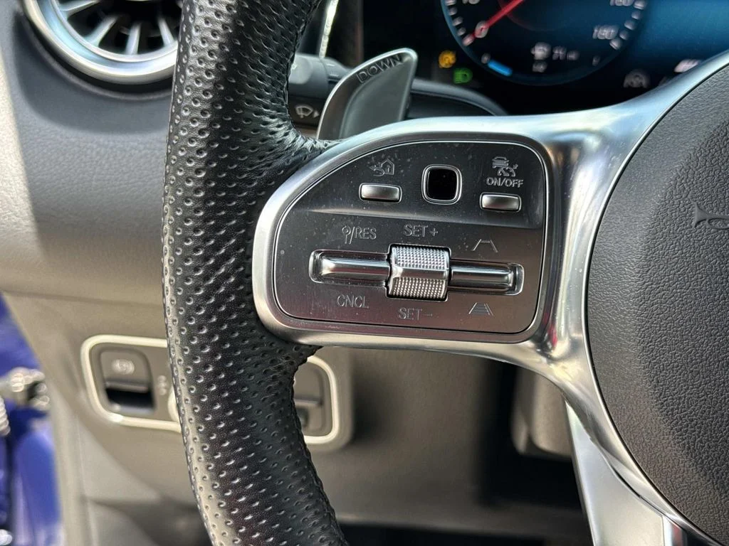 Used 2022  Mercedes-Benz GLB 35 AMG® image 40
