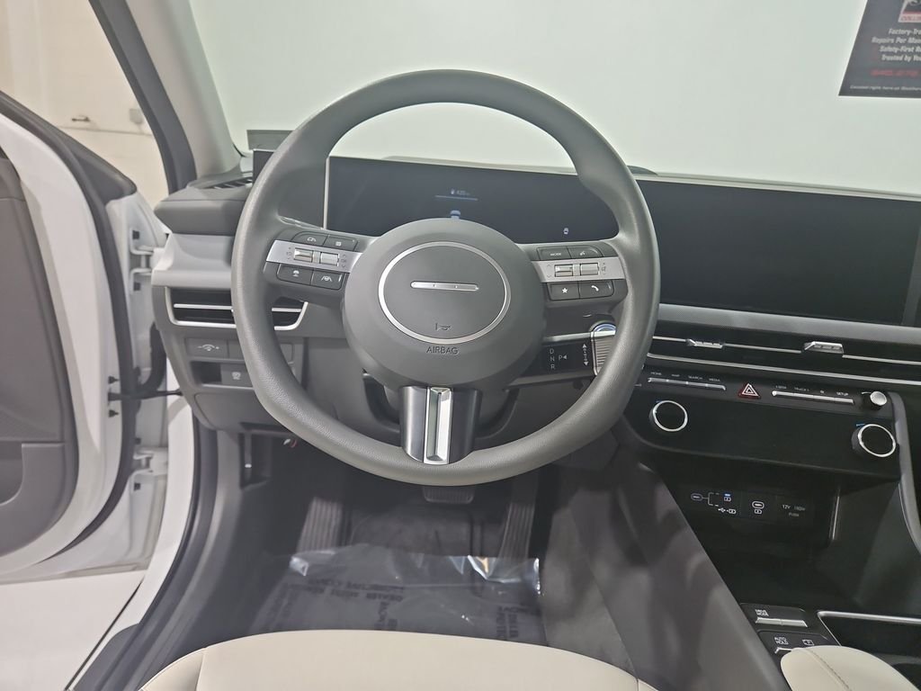 Used 2025 White Hyundai SEL image 15