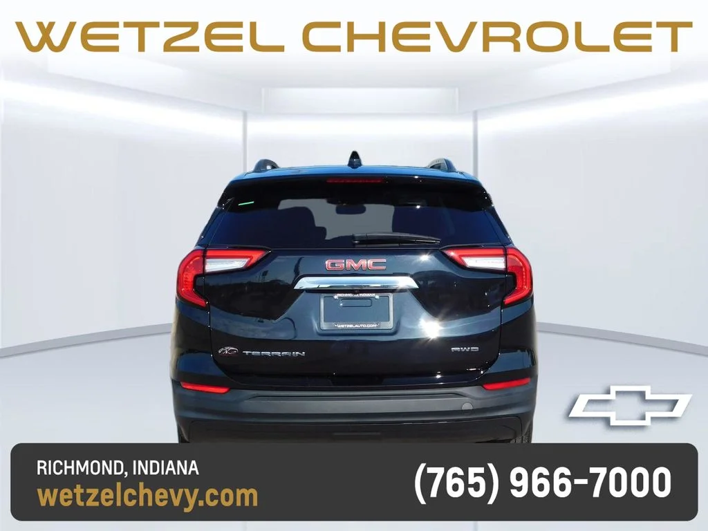 Used 2022 Black GMC SLE image 4