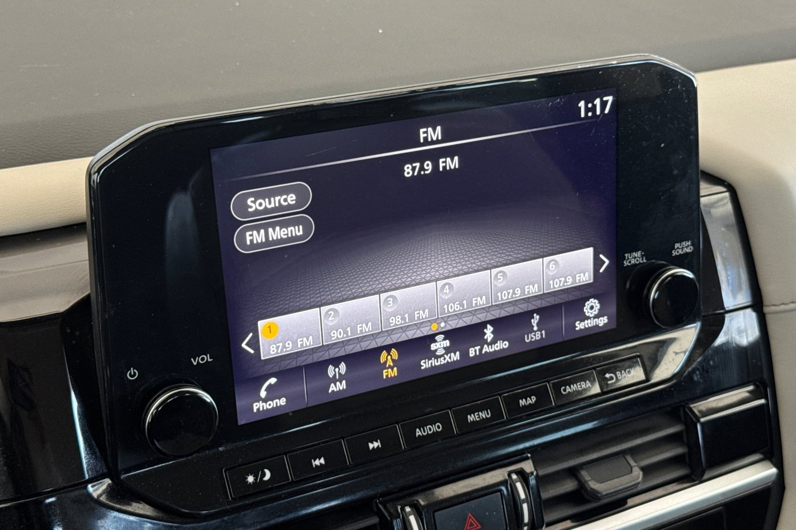 Used 2022 WHITE Nissan SL image 18