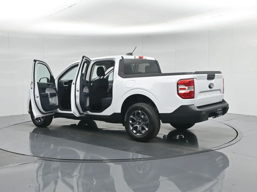 New 2026 Oxford White Ford XLT image 32