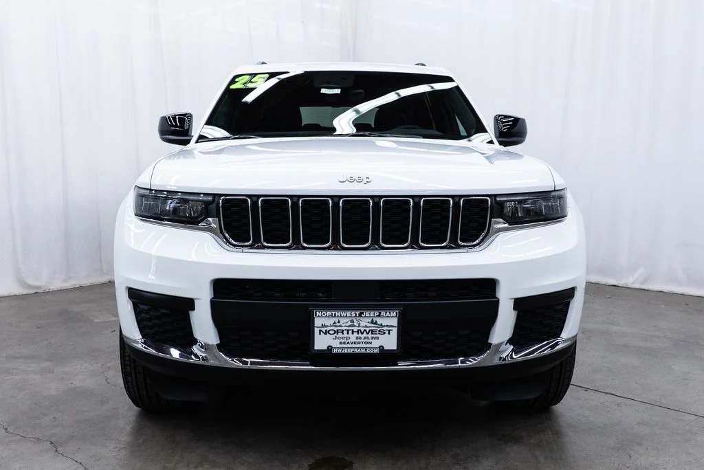 Used 2025 White Jeep Laredo image 2