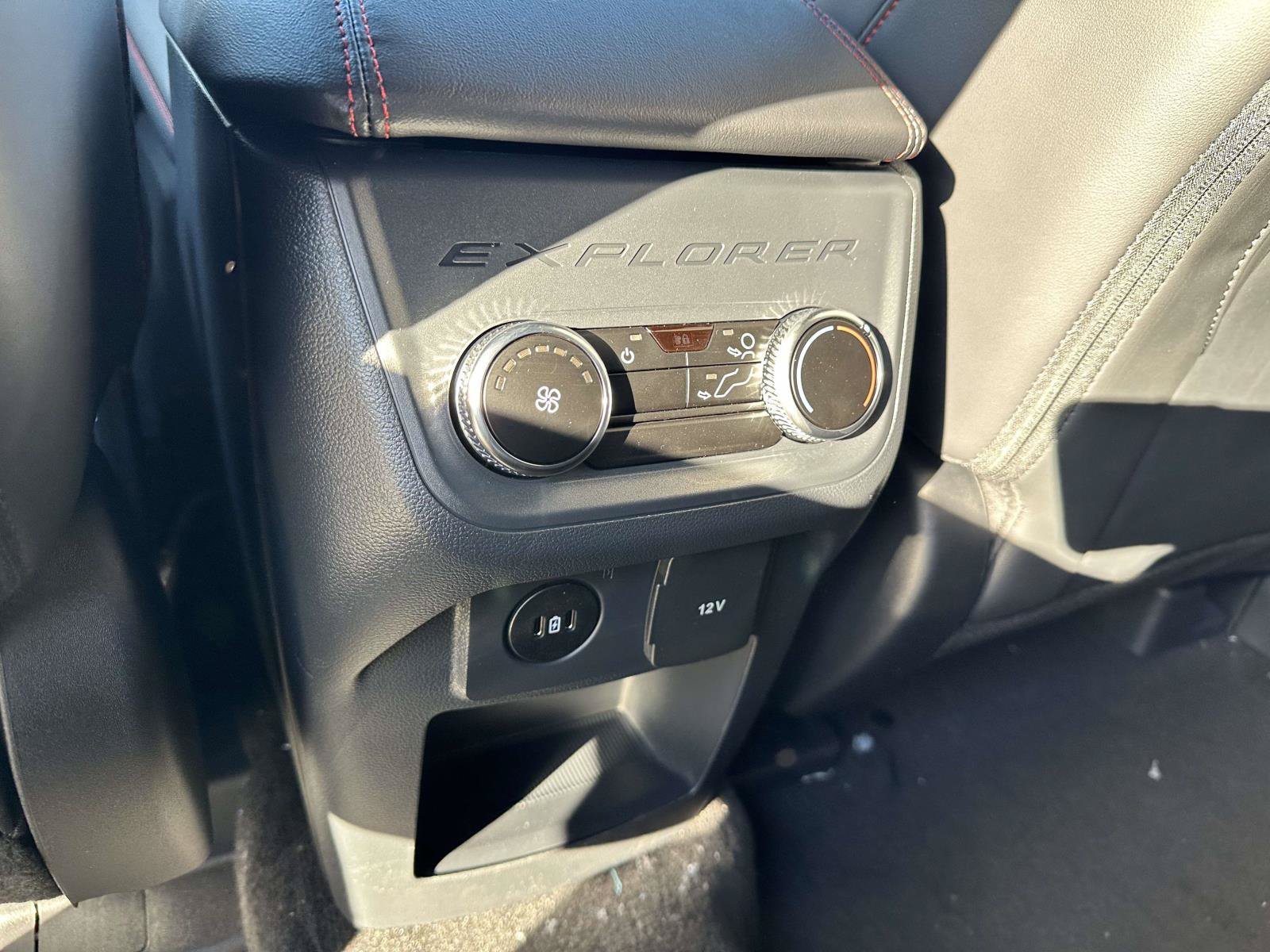 2026 Ford Explorer ST-Line - Photo 9